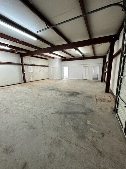 More Photos Of 1484 Lake City Industrial Ct, Morrow Flex For Lease