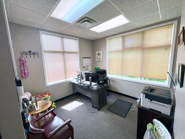 More Photos Of 1721 McIntosh Dr, Bowling Green Office For Sale