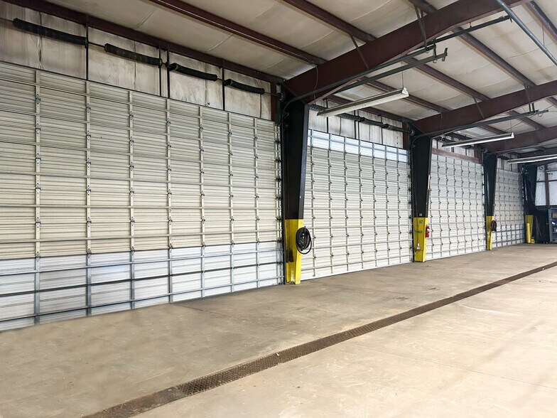 More Photos Of 1205 Corporation Dr, Archdale Warehouse For Lease