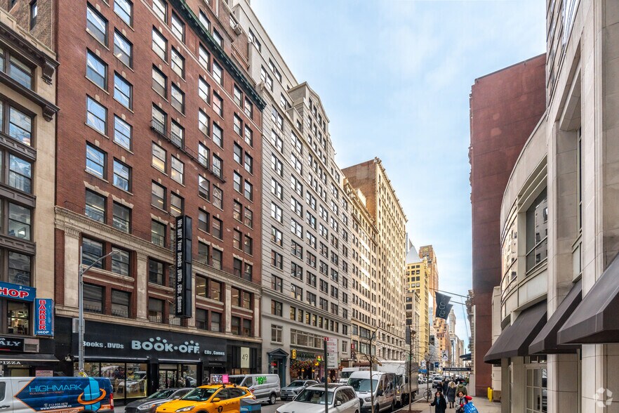 More Photos Of 45 W 45th St, New York Office For Lease