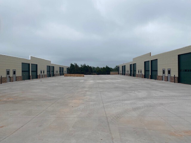 More Photos Of 4268 N Boulevard, Edmond Warehouse For Lease