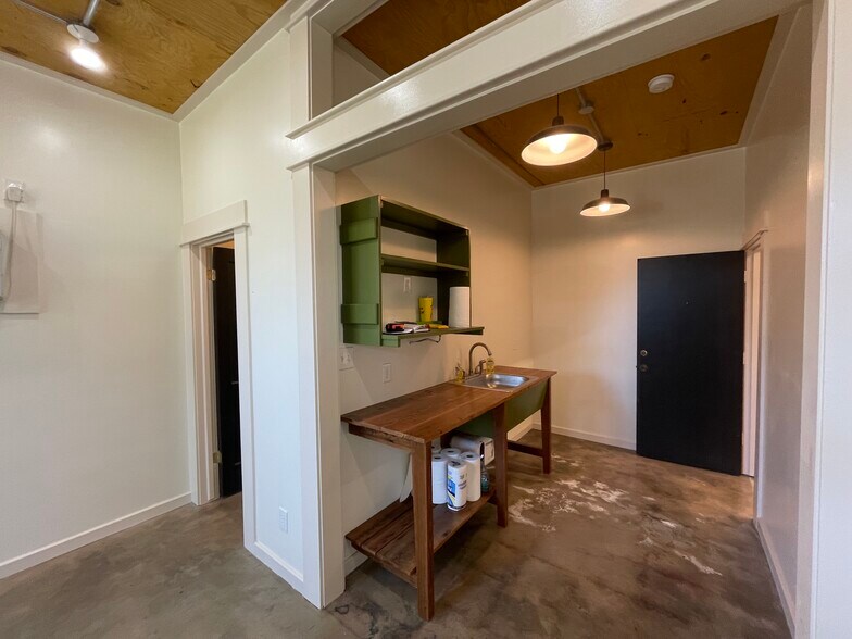 More Photos Of 1300 Martin Luther King Blvd,, La Marque Service For Sale