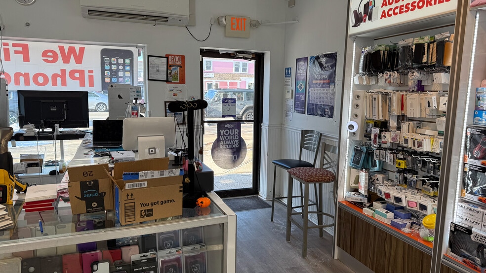 More Photos Of 569 Main St, Hyannis Storefront Retail Office For Sale