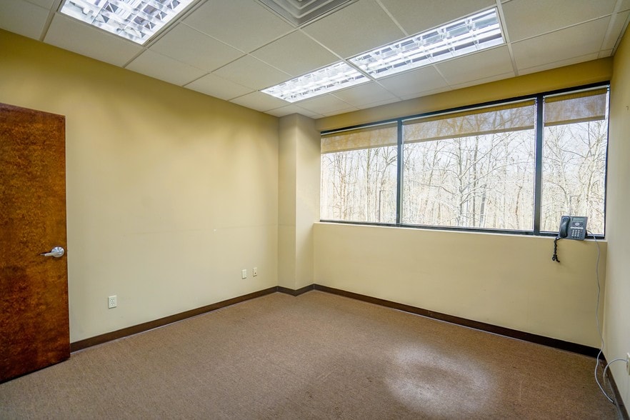 More Photos Of 1000 South Ave, Staten Island Office For Lease