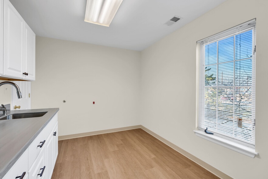 More Photos Of 1 Bethany Rd, Hazlet Office For Sale