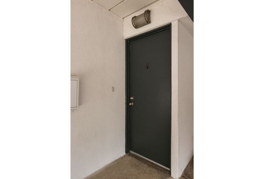 More Photos Of 2330 Silver Ridge Ave, Los Angeles Apartments For Sale