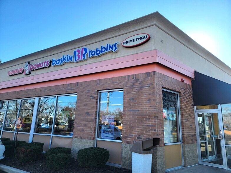 More Photos Of 410-416 W Higgins Rd, Schaumburg Storefront Retail Office For Lease