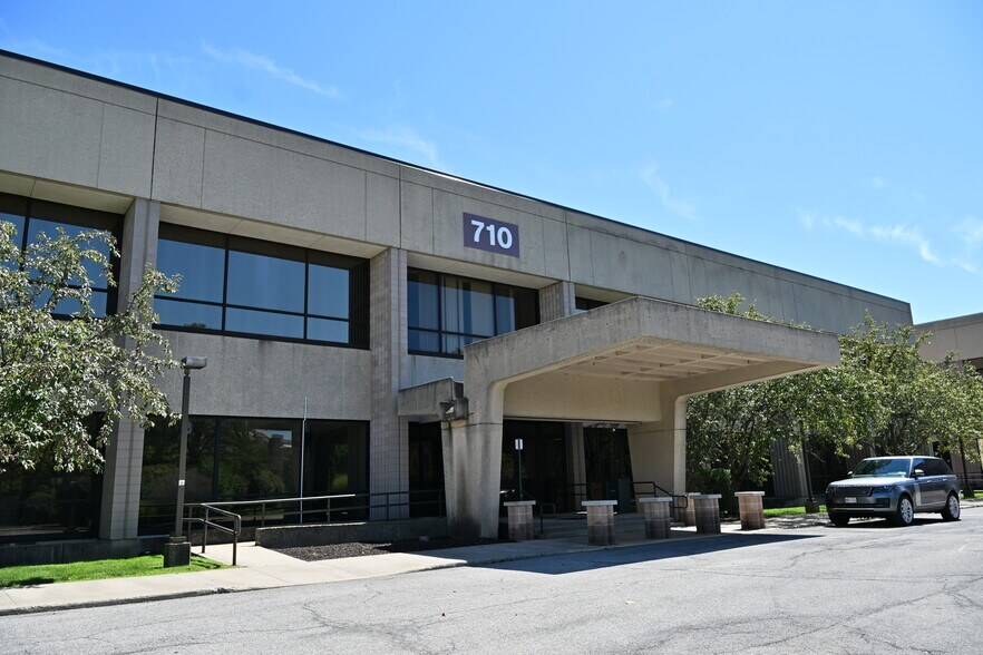 More Photos Of 710 South Dr, Hopewell Junction Light Distribution For Lease
