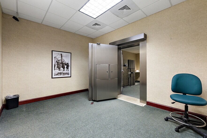 More Photos Of 38880 Garfield Rd, Clinton Township Medical For Lease