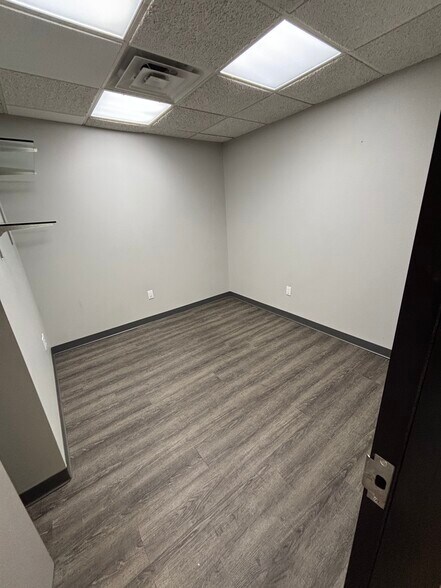 More Photos Of 5101 Maxie St, Houston Manufacturing For Lease