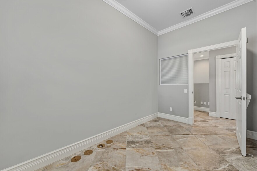 More Photos Of 3193 SE Dixie Hwy, Stuart Office For Sale
