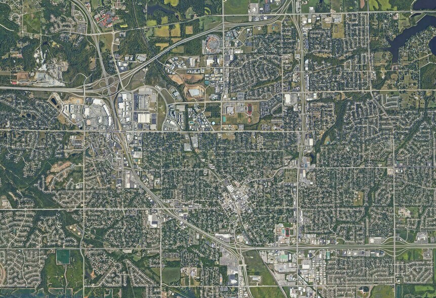 More Photos Of 403-447 SW Ward Rd, Lee's Summit Storefront Retail Office For Lease