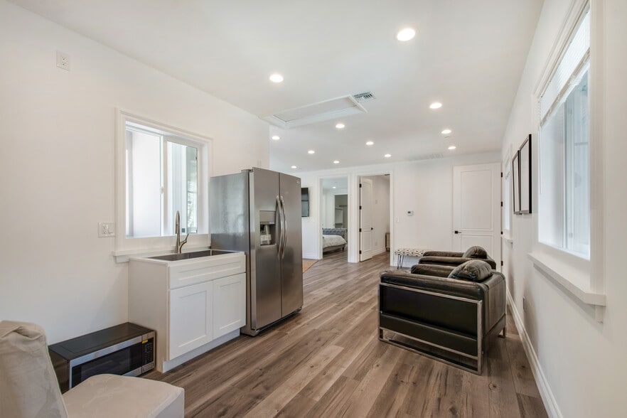 More Photos Of 9696 Antelope Rd, Beverly Hills Specialty For Sale