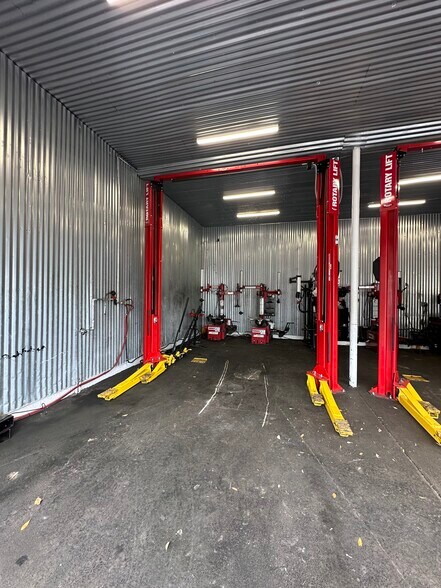 More Photos Of 2501 Sanford Ave, Sanford Auto Repair For Sale