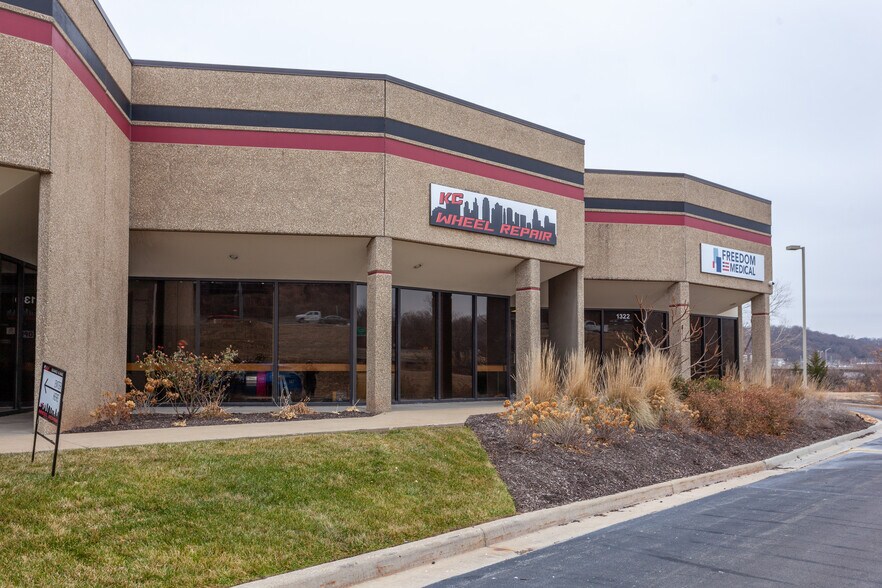 More Photos Of 1300-1322 Adams St, Kansas City Manufacturing For Lease