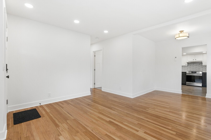 More Photos Of 418 Dewey St, Oregon City Multifamily For Sale