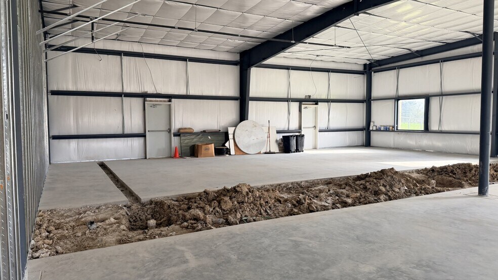 More Photos Of 1624 Hill Ave, Dickinson Storefront Retail Office For Lease
