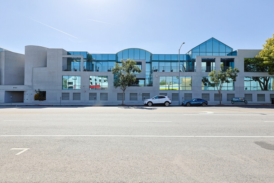 More Photos Of 4123 Lankershim Blvd, North Hollywood Office For Sale