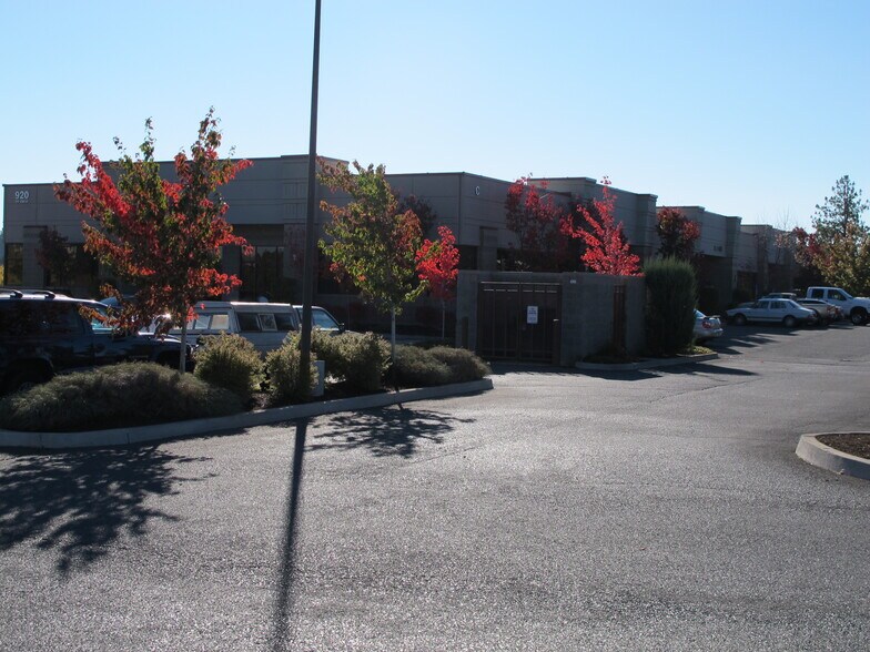 More Photos Of 920 SW Emkay Dr, Bend Office For Lease