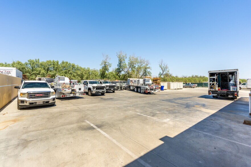 More Photos Of 77570 Enfield Ln, Palm Desert Warehouse For Sale