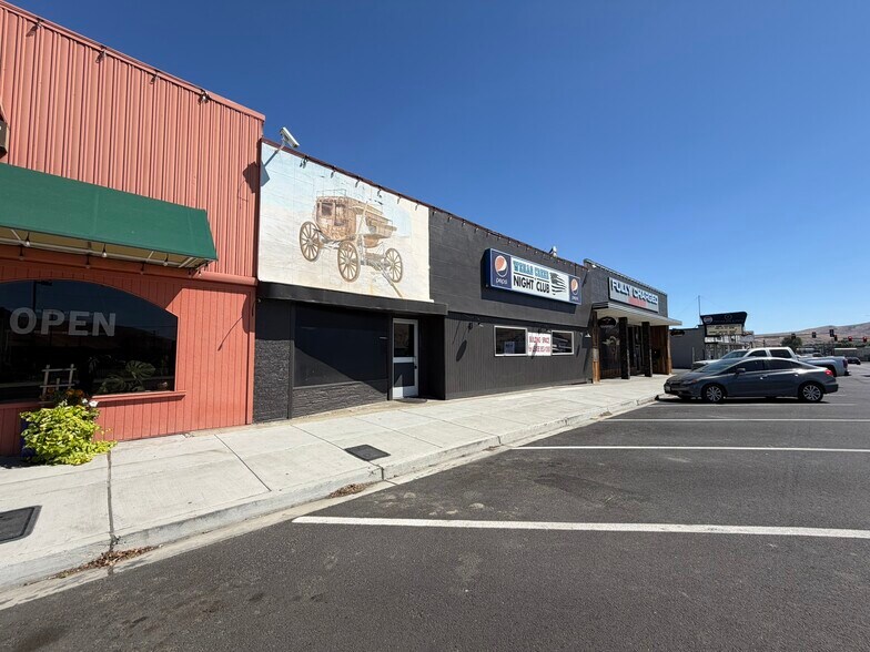 More Photos Of 115 E Naches Ave, Selah General Retail For Lease