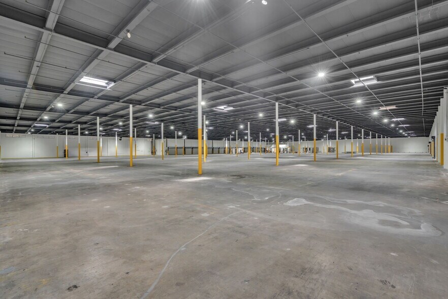 More Photos Of 6695-6699 NW 36th Ave, Miami Light Distribution For Sale