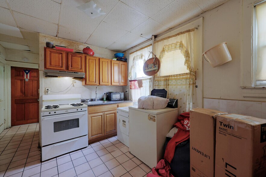 More Photos Of 150 Dayton St, Newark Multifamily For Sale