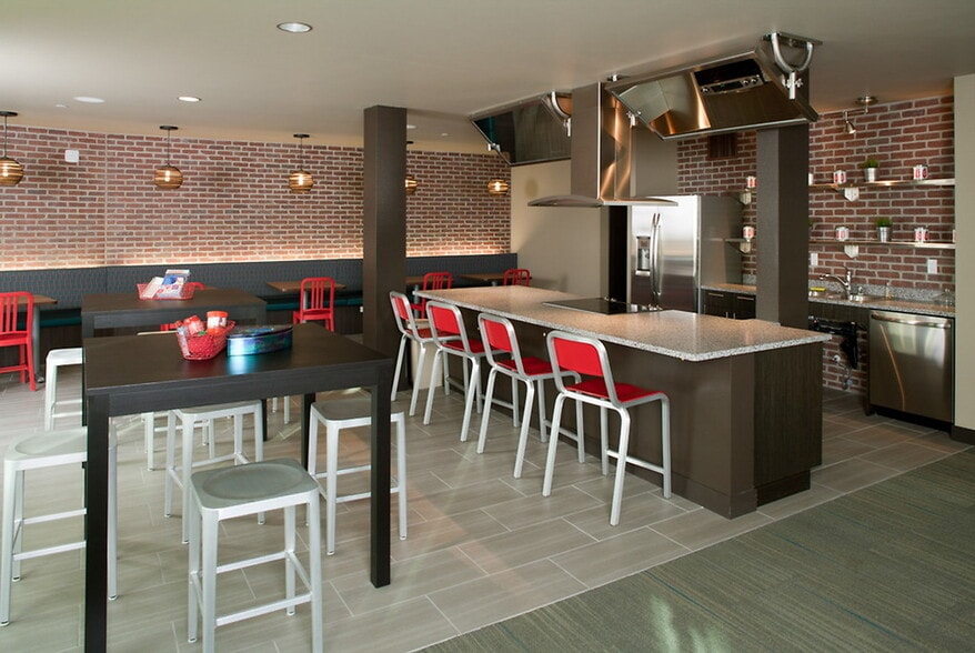 More Photos Of 118 Republican St, Seattle Apartments For Lease