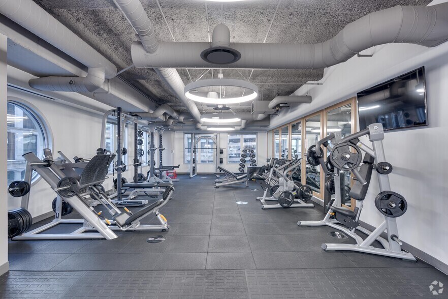 More Photos Of 311 S Wacker Dr, Chicago Office For Lease