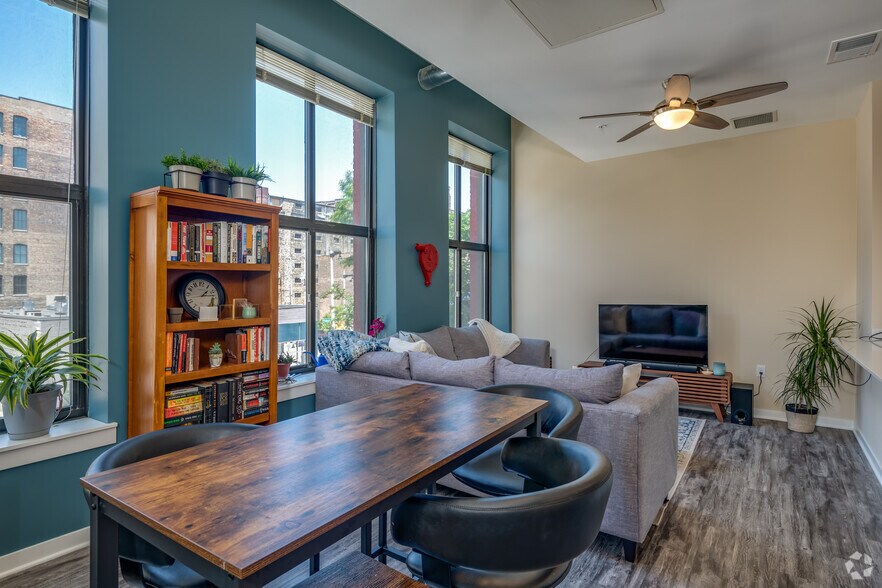 More Photos Of 133 W Pittsburgh Ave, Milwaukee Apartments For Lease