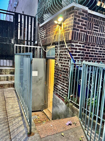 More Photos Of 857 Montgomery St, Brooklyn Apartments For Lease