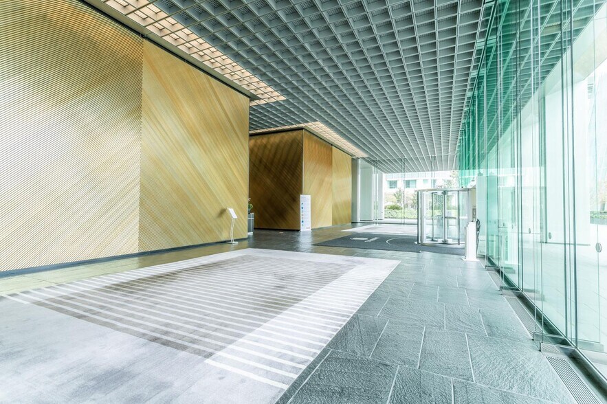 More Photos Of 1 Kaiser Plz, Oakland Office For Lease