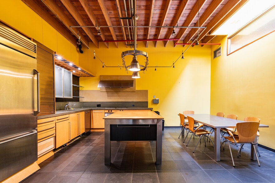 More Photos Of 440 W Ontario St, Chicago Loft Creative Space For Sale