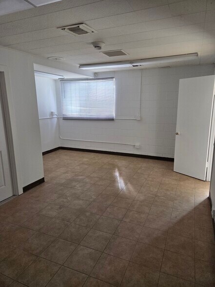 More Photos Of 8531 Whitaker St, Buena Park Warehouse For Lease