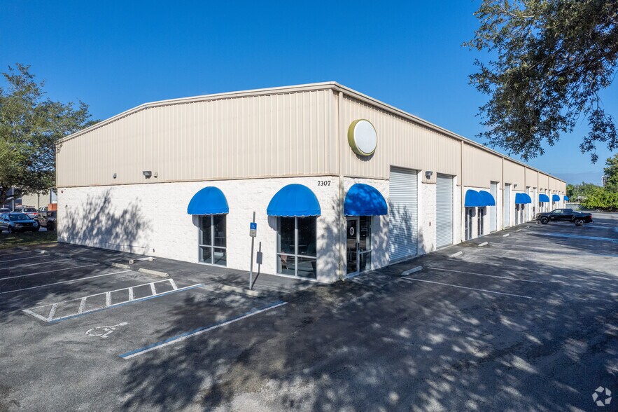 Primary Photo Of 7307 Sandscove Ct, Winter Park Flex For Lease