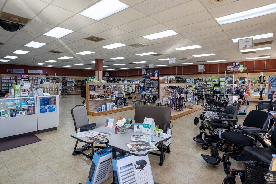 More Photos Of 8700 Long Point Rd, Houston Unknown For Lease