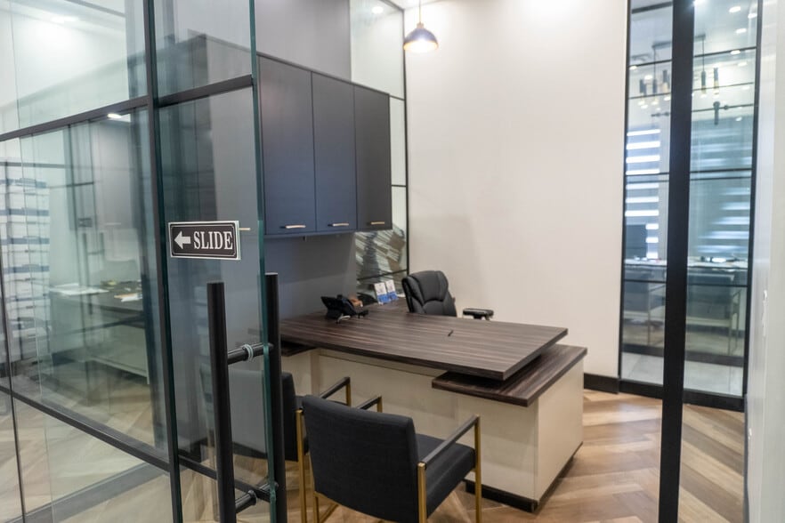 More Photos Of 2565 Steeles Ave E, Brampton General Retail For Sale