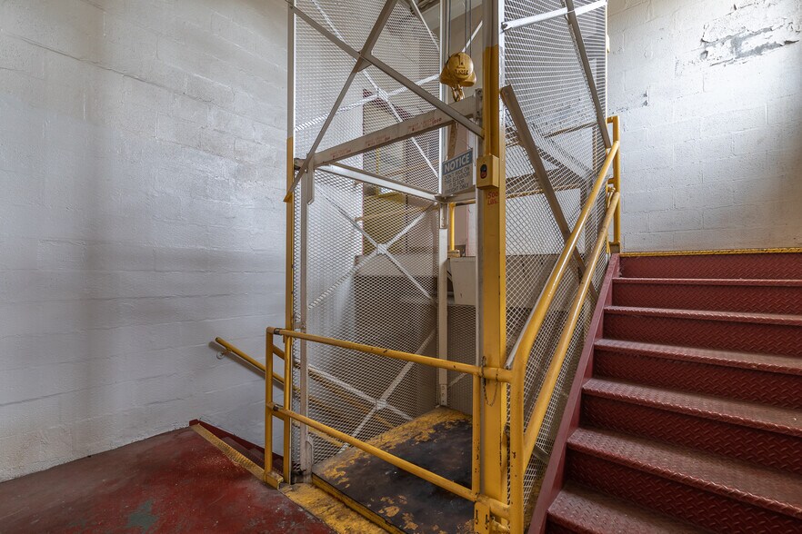 More Photos Of 24000 Lakeland Blvd, Euclid Manufacturing For Sale