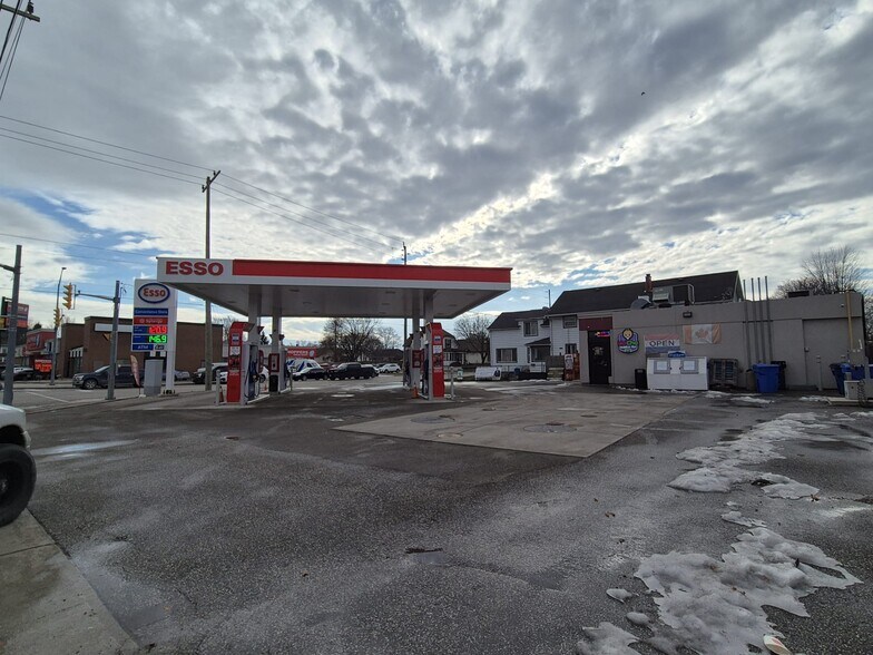 More Photos Of 410 Queen St, Chatham Service Station For Sale