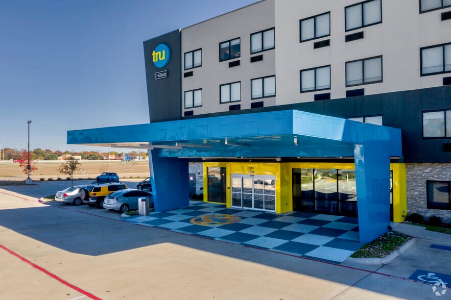 More Photos Of 5055 N President George Bush Hwy, Garland Hotel For Sale