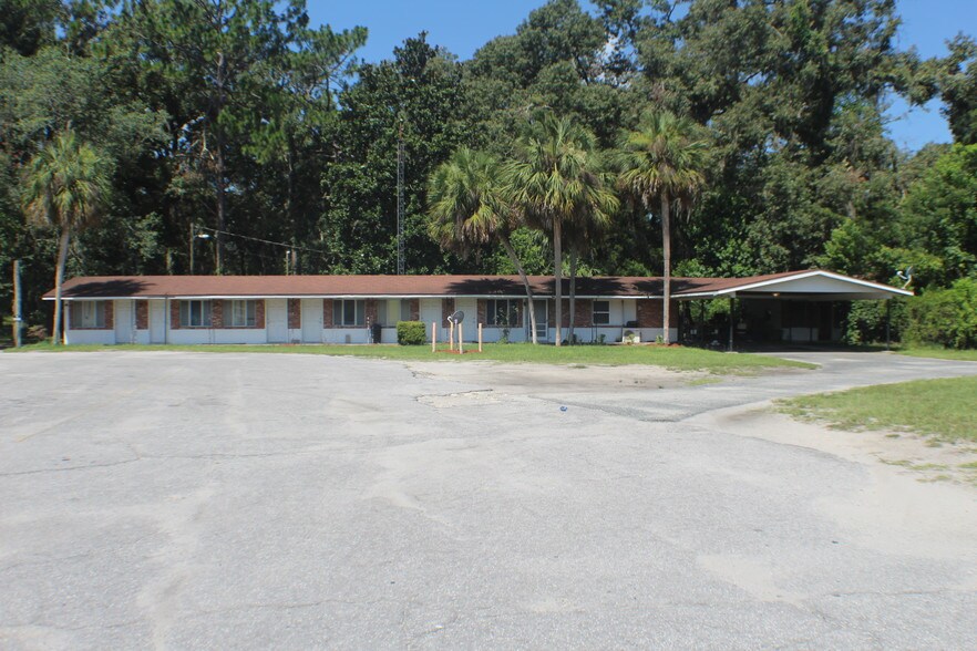 More Photos Of 17650 NW US Highway 19, Fanning Springs Bar For Sale