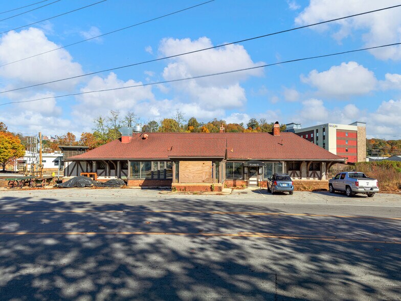More Photos Of 30 Lodge St, Asheville Restaurant For Sale