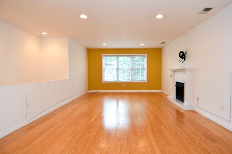 More Photos Of 1705 Commonwealth Ave, Alexandria Apartments For Sale