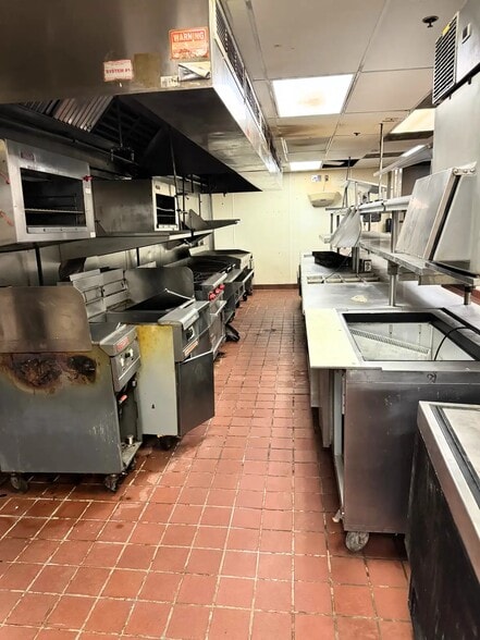 More Photos Of 1420 Park Pl, Clarksville Restaurant For Lease
