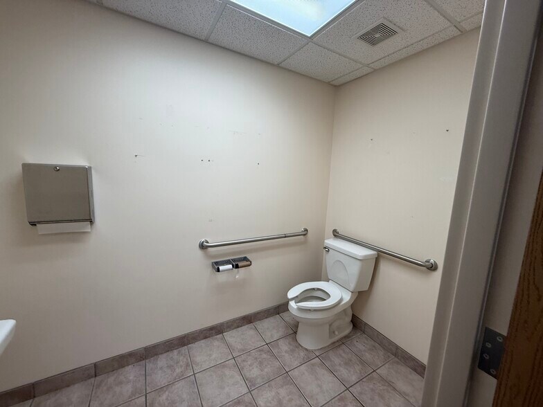 More Photos Of 9460 S Saginaw Rd, Grand Blanc Medical For Sale
