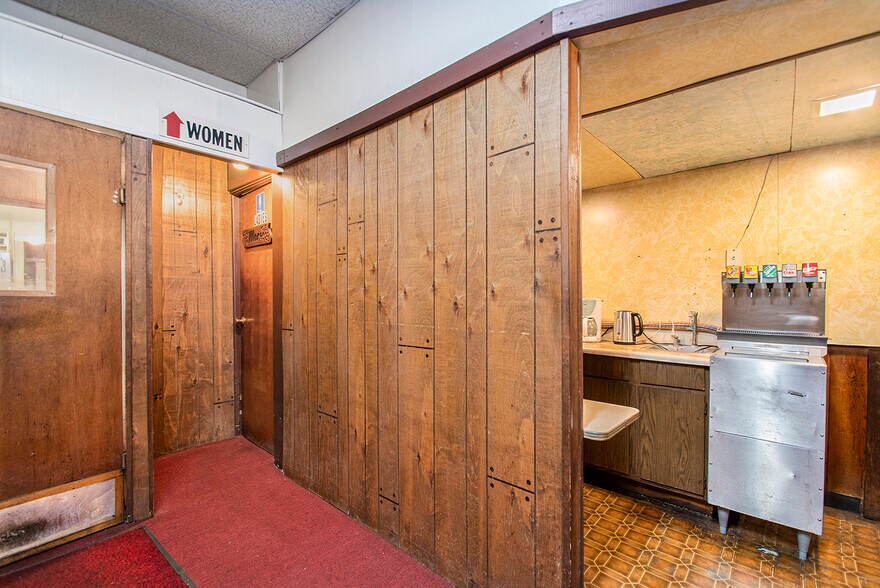 More Photos Of 108 E Ferry St, Berrien Springs Flex For Sale