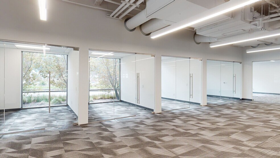 More Photos Of 10636 Scripps Summit Ct, San Diego Research And Development For Lease