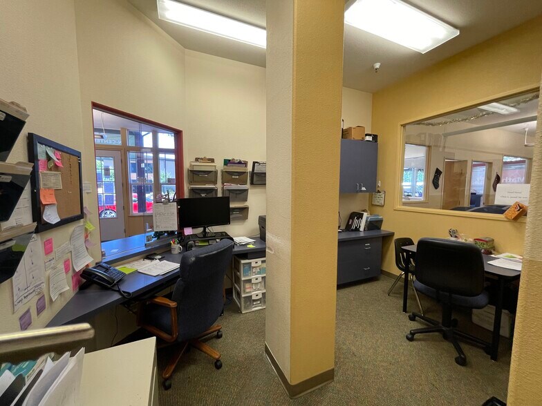More Photos Of 220 Windsor River Rd, Windsor Apartments For Sale