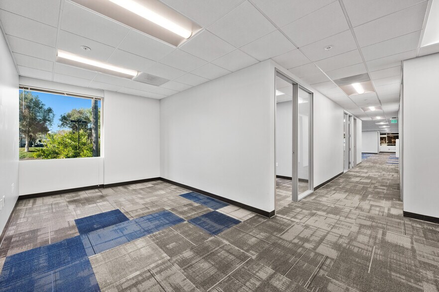 More Photos Of 2035 corte del nogal, Carlsbad Office For Lease
