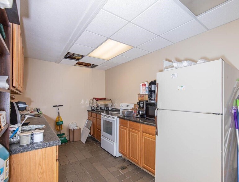 More Photos Of 1630 Commercial St, Warsaw Restaurant For Sale